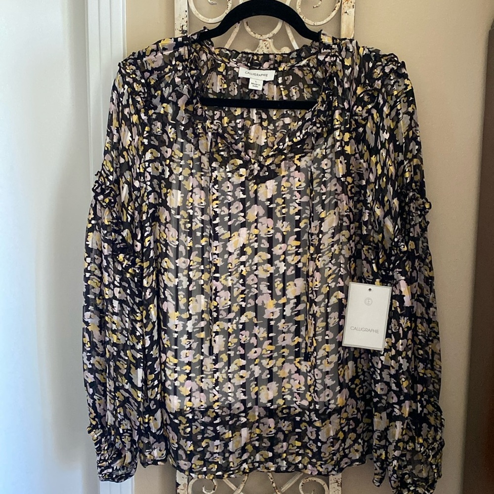Calligraphic Boho Pullover Top Size Lg w Floral Print
